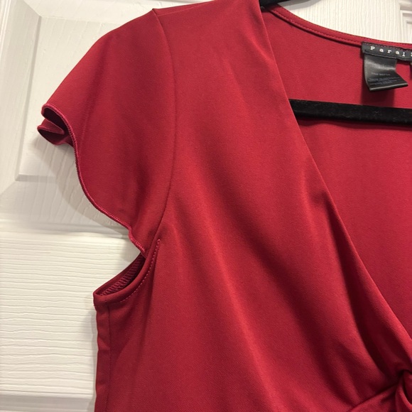 Y2K Burgundy Women's Top with Flutter Sleeves & Flattering Silhouette - Picture 4 of 8